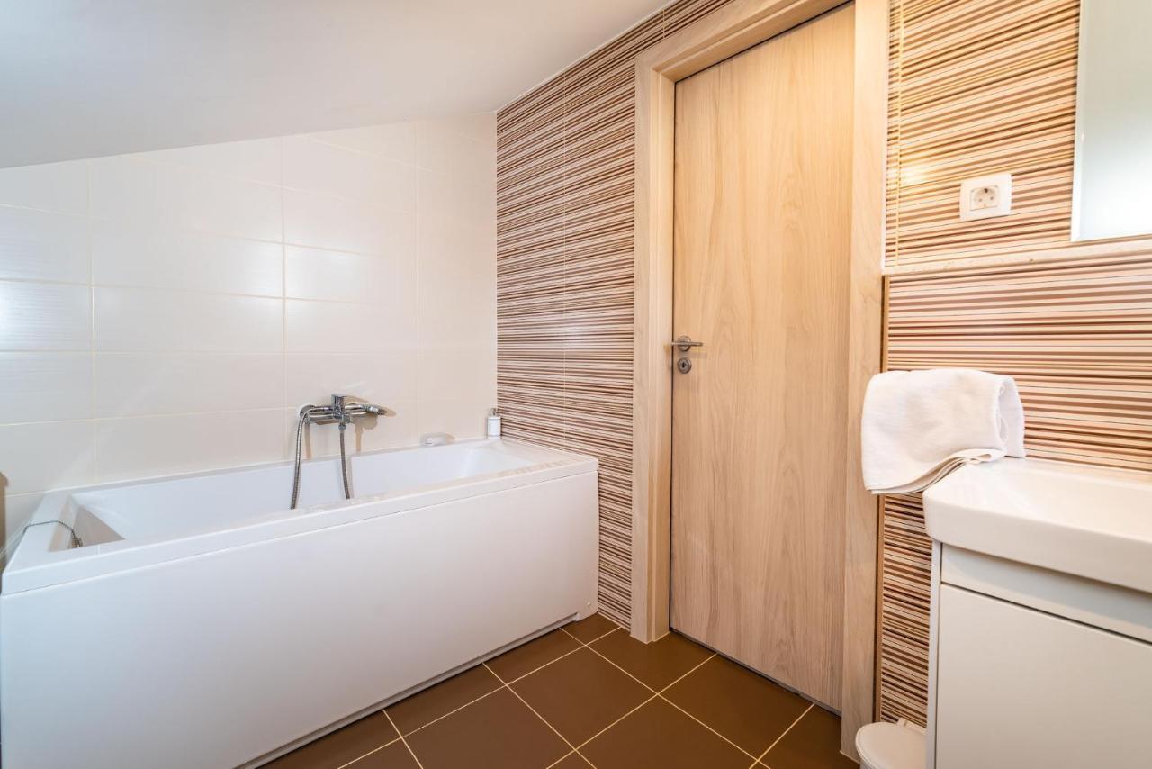 Apartman Dunatov Preko Exteriör bild